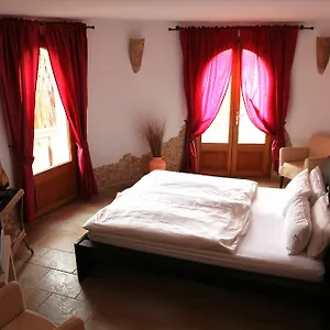 Weingut & Davero Hotel Binisalem